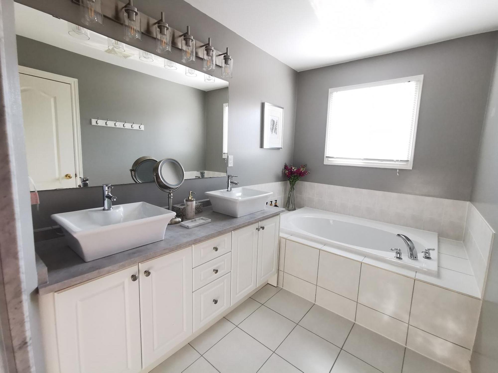 4 Bedroom 3 Washroom Charming Home In Markham With Warm Cozy Vibe Экстерьер фото