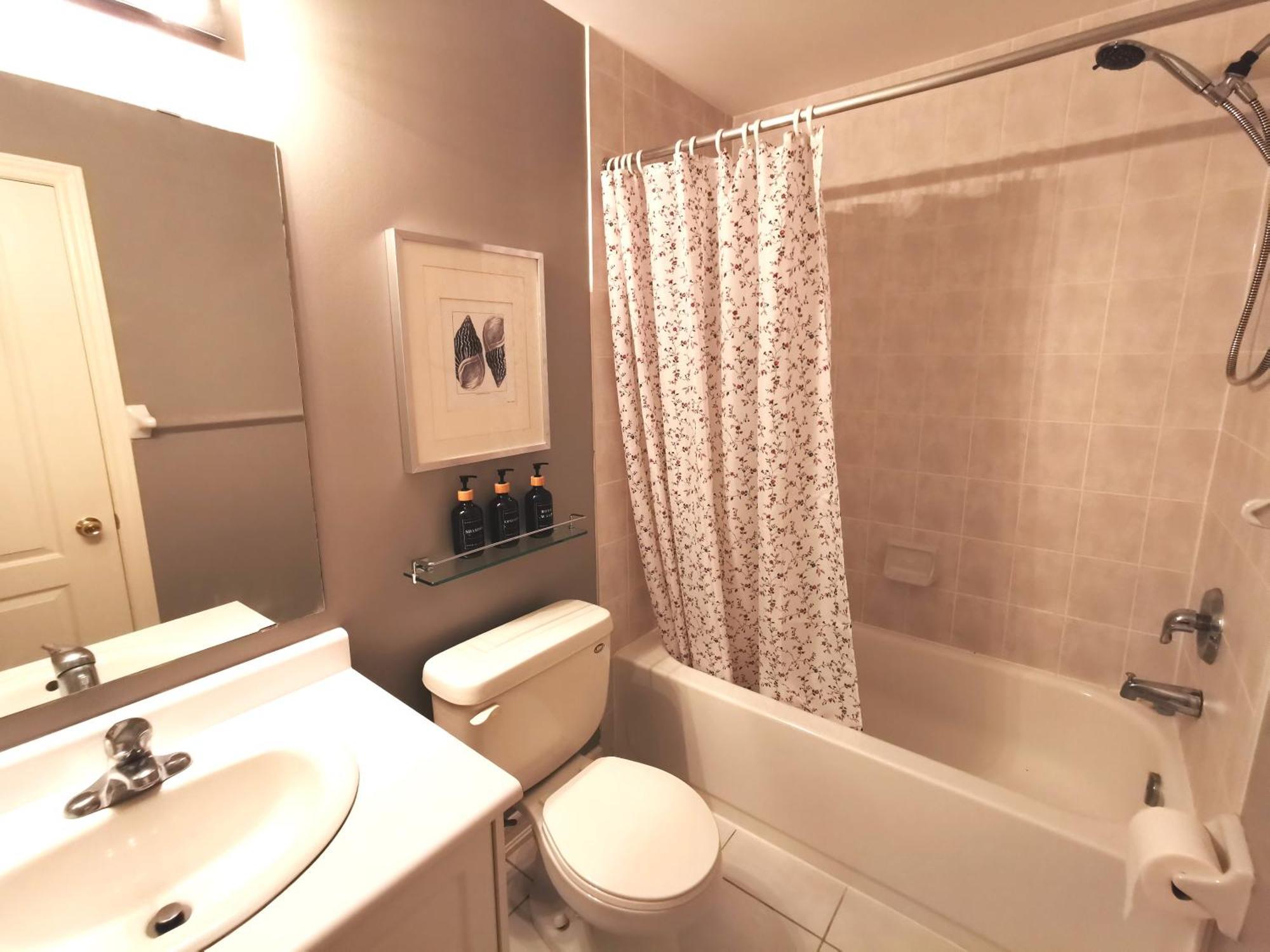 4 Bedroom 3 Washroom Charming Home In Markham With Warm Cozy Vibe Экстерьер фото