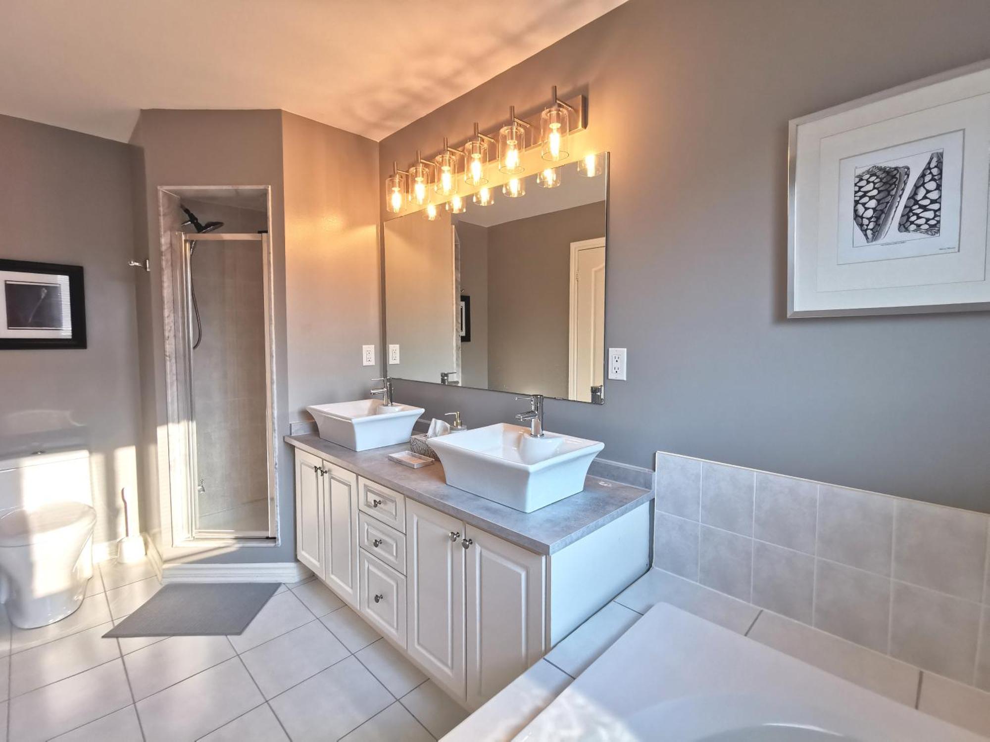 4 Bedroom 3 Washroom Charming Home In Markham With Warm Cozy Vibe Экстерьер фото