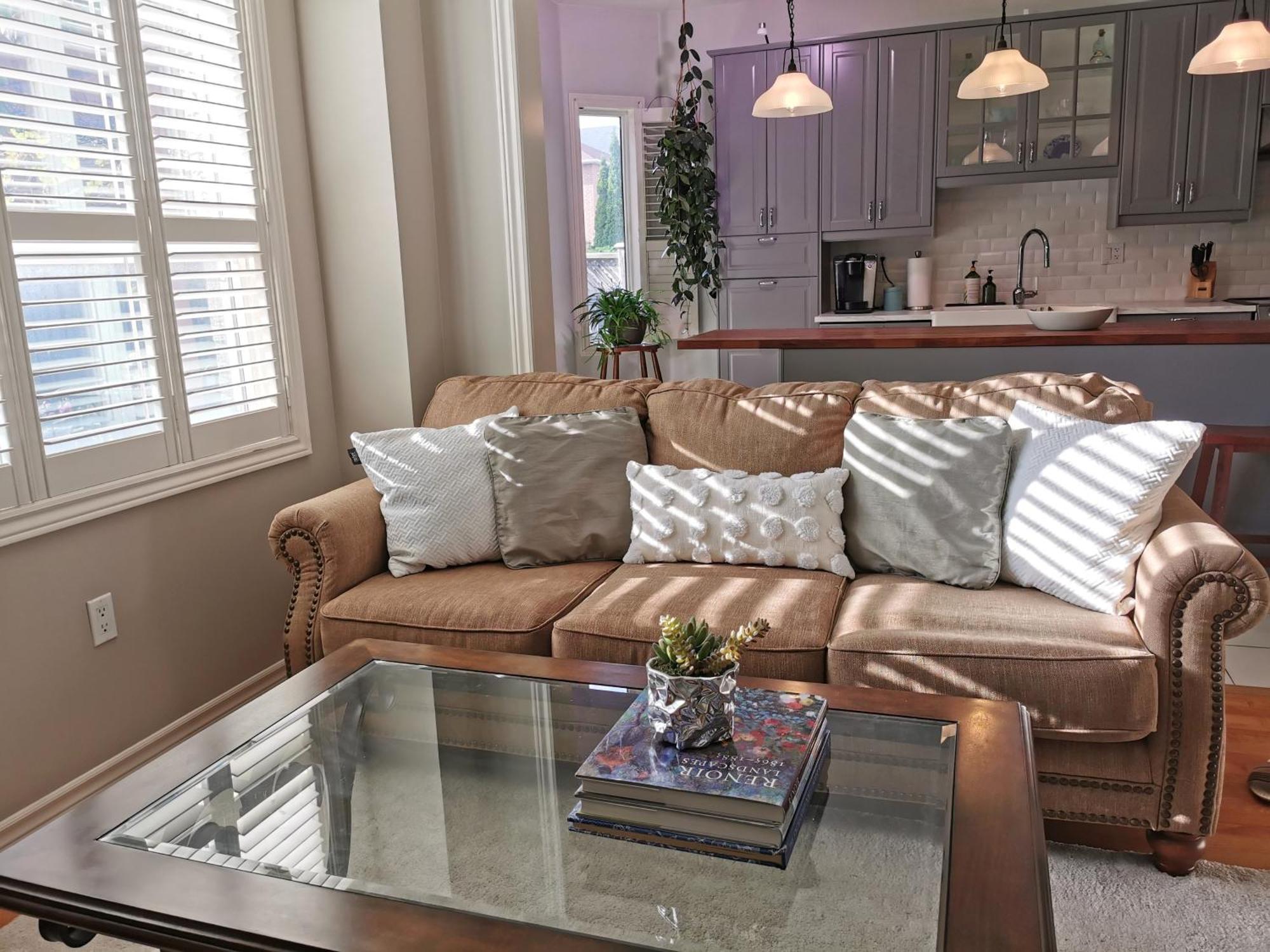 4 Bedroom 3 Washroom Charming Home In Markham With Warm Cozy Vibe Экстерьер фото
